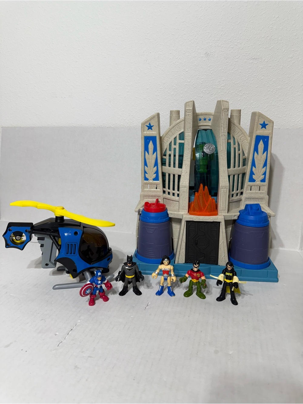 Imaginext Hall of Justice League DC Comics Super Friends Playset Mattel w/ figs